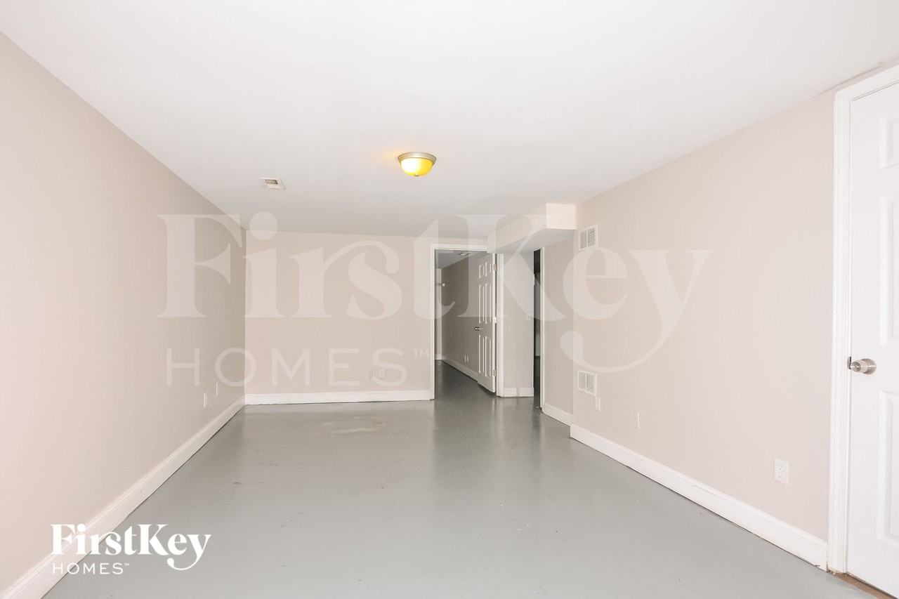 2701 Essex St - Photo 6 of 15