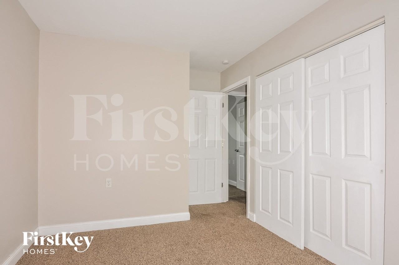 2701 Essex St - Photo 7 of 15