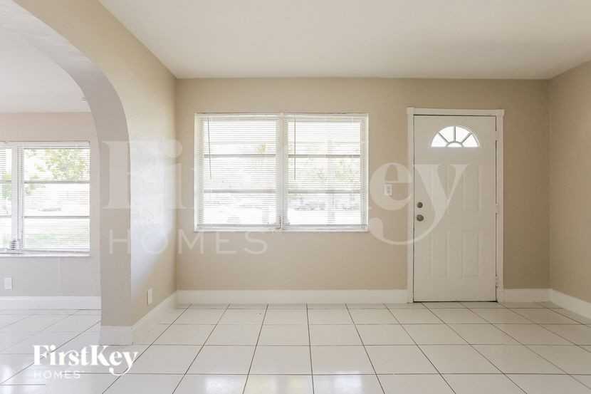 2700 Neterrace - Photo 4 of 15