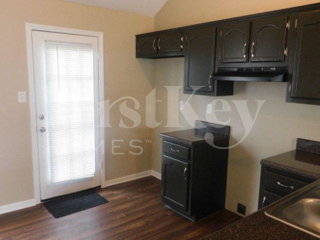 2695 Laurelcrest Cv - Photo 3 of 13