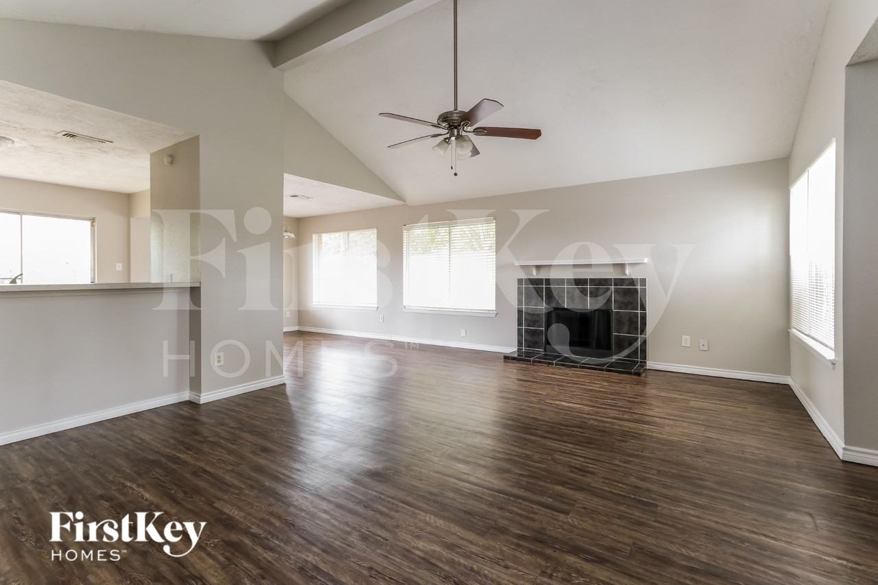 22319 Meadowrock Dr - Photo 3 of 16