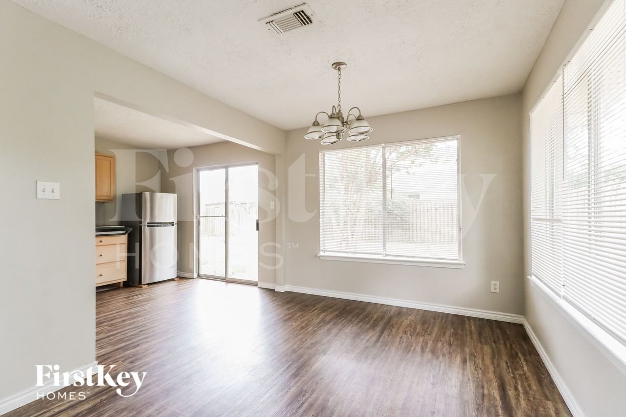 22319 Meadowrock Dr - Photo 6 of 16