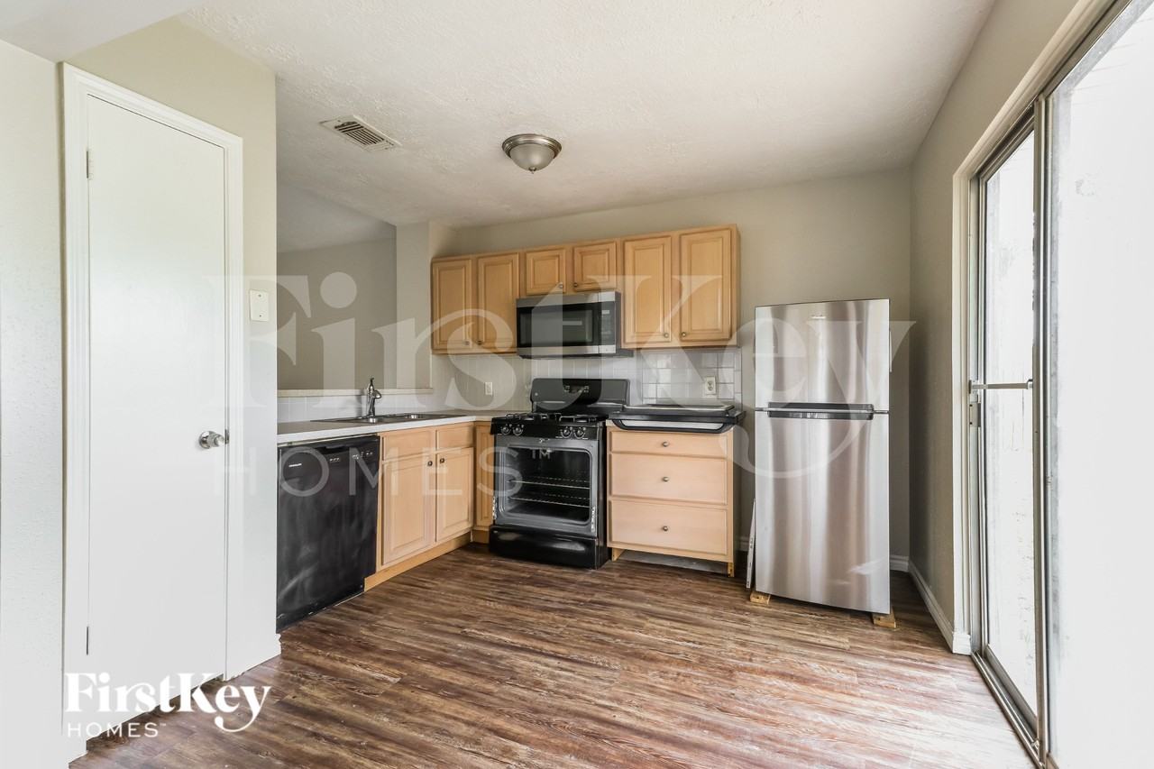 22319 Meadowrock Dr - Photo 7 of 16