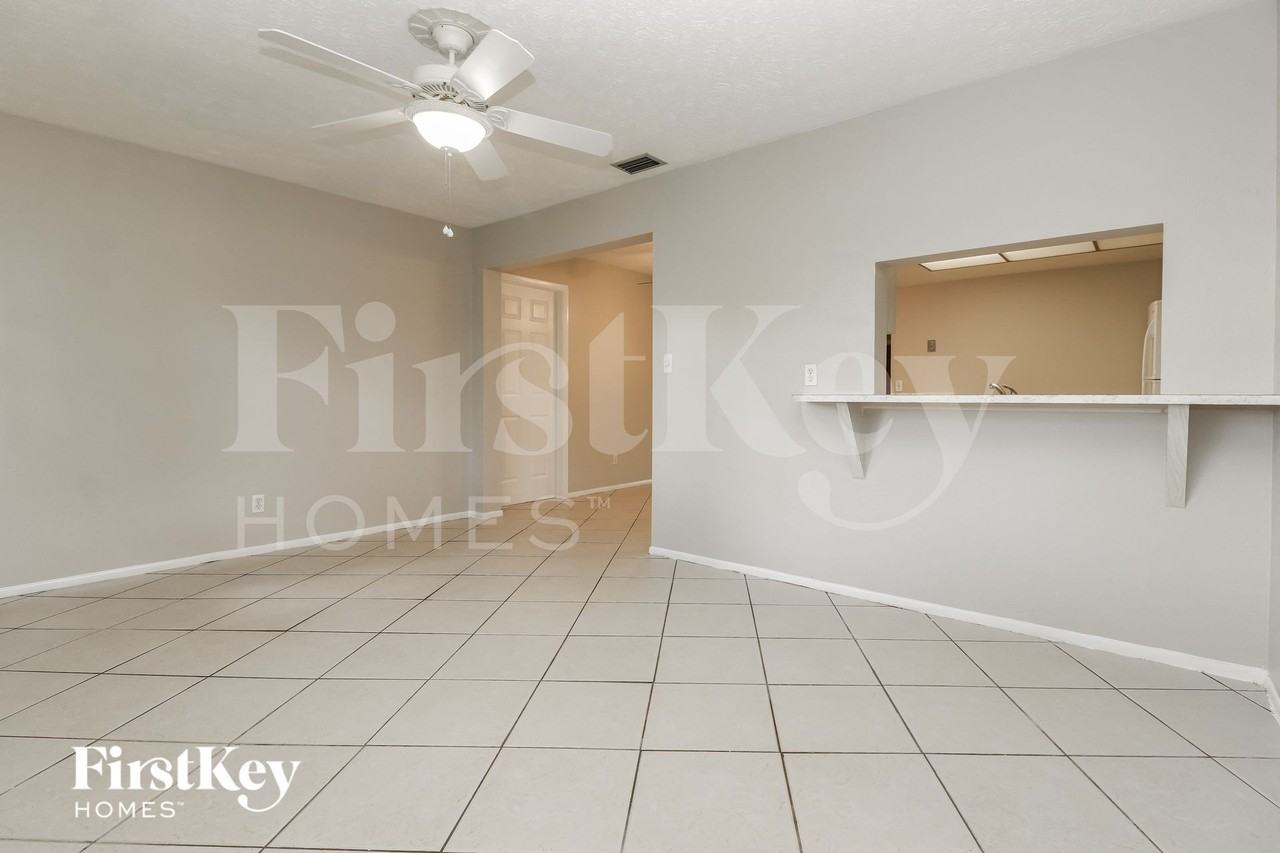 2161 Tropic Ave - Photo 2 of 15