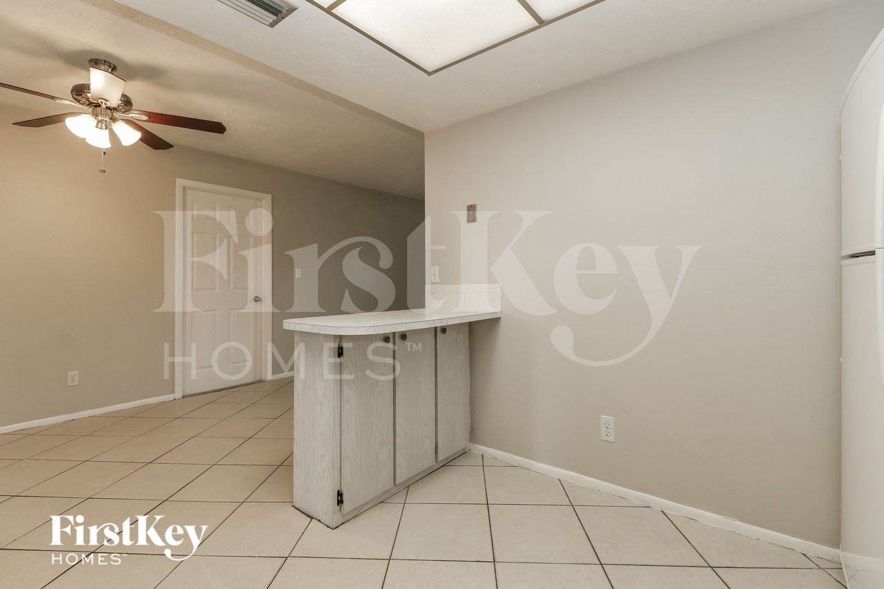 2161 Tropic Ave - Photo 4 of 15