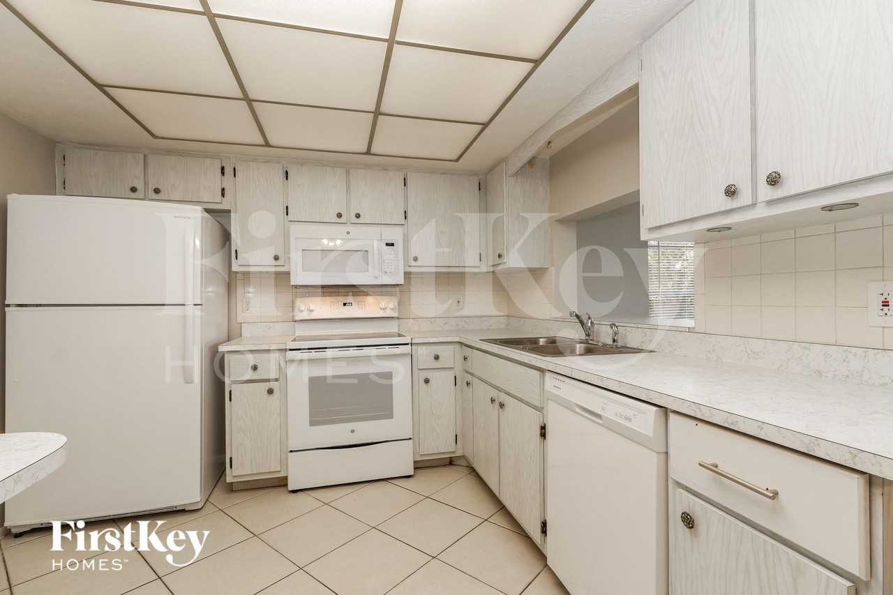 2161 Tropic Ave - Photo 5 of 15