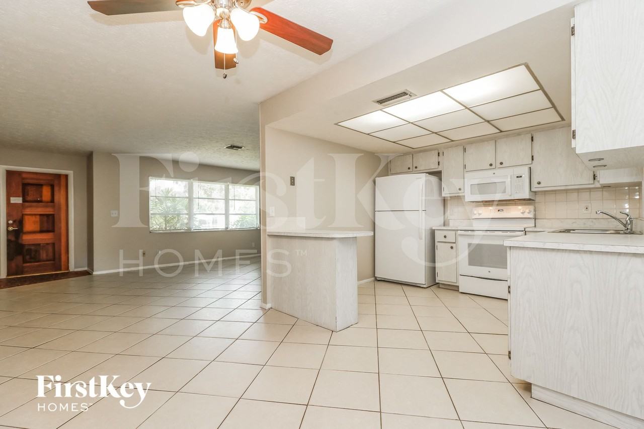 2161 Tropic Ave - Photo 6 of 15