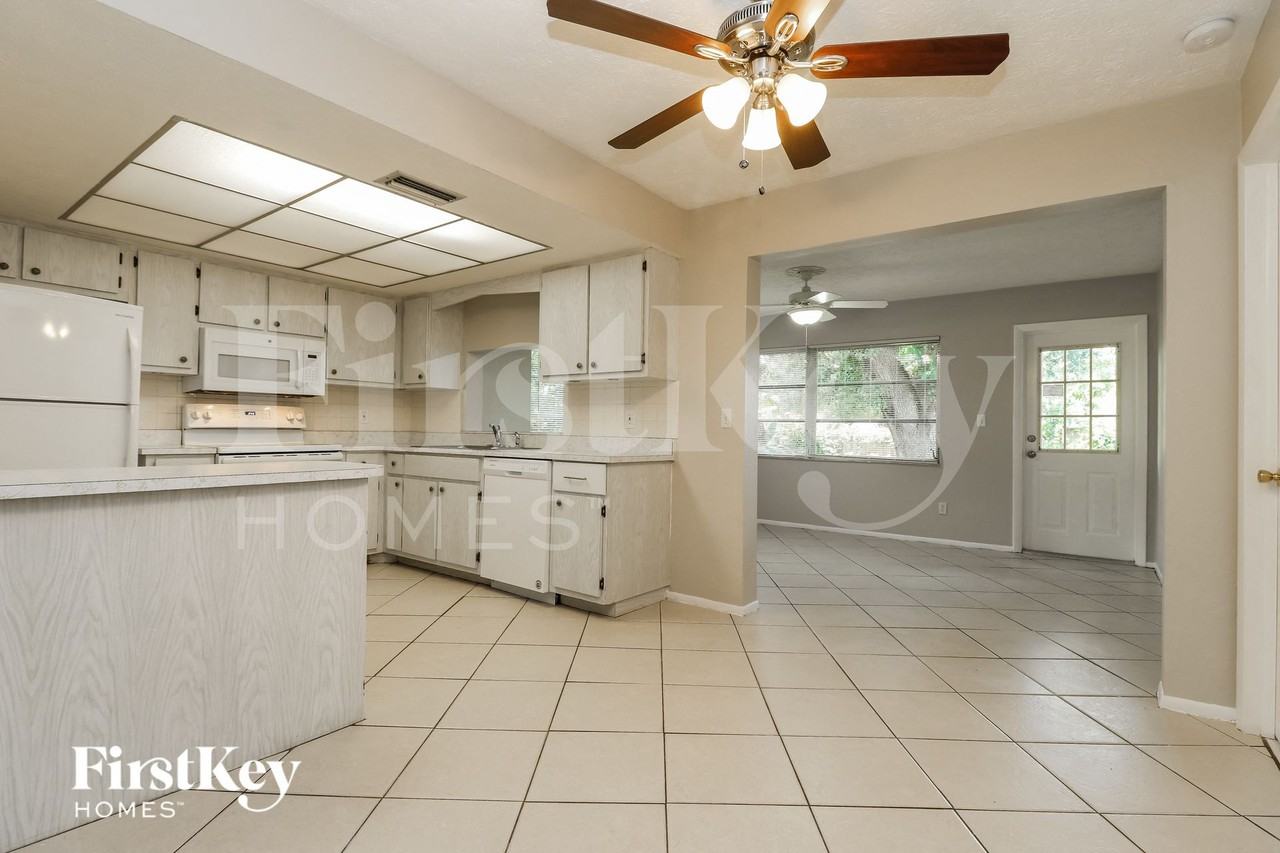 2161 Tropic Ave - Photo 7 of 15