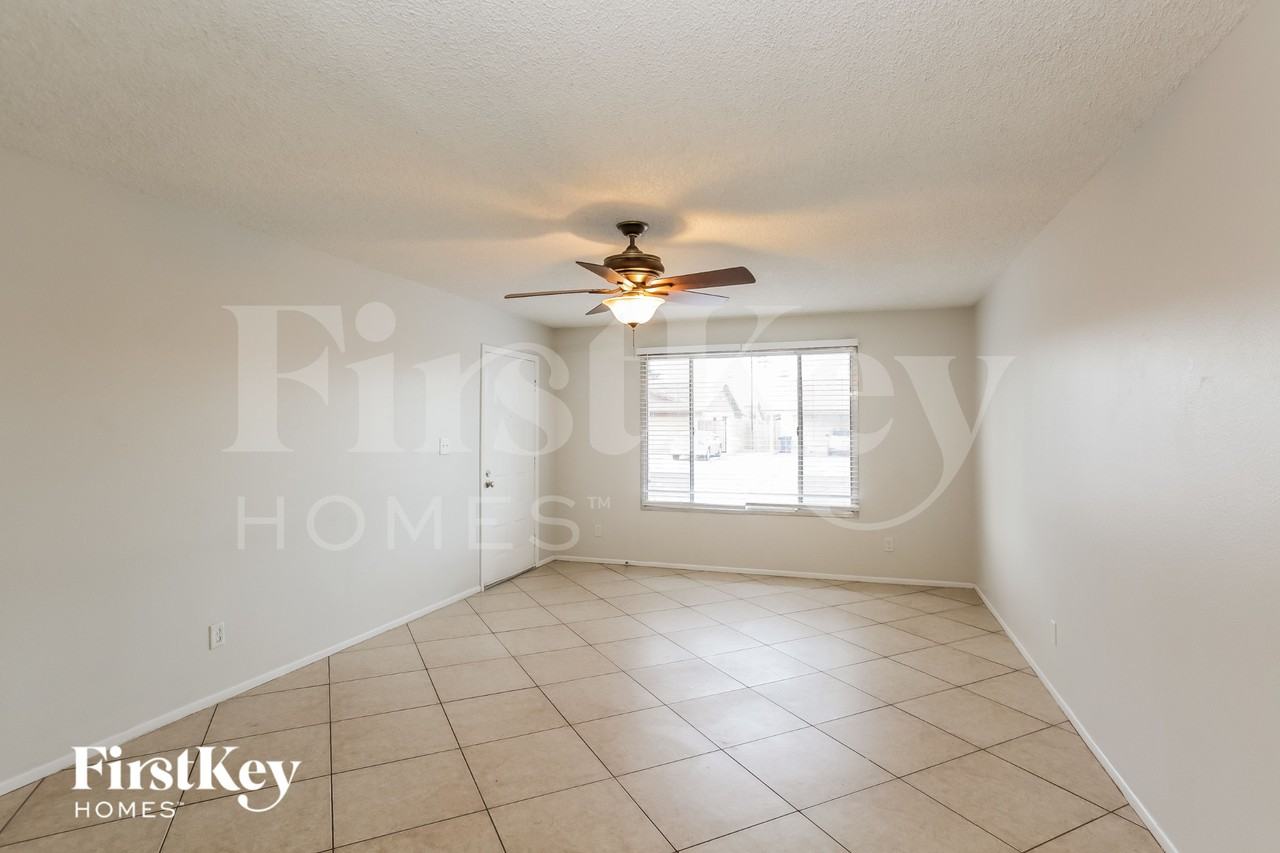 2130 E Radcliffe Dr - Photo 3 of 15