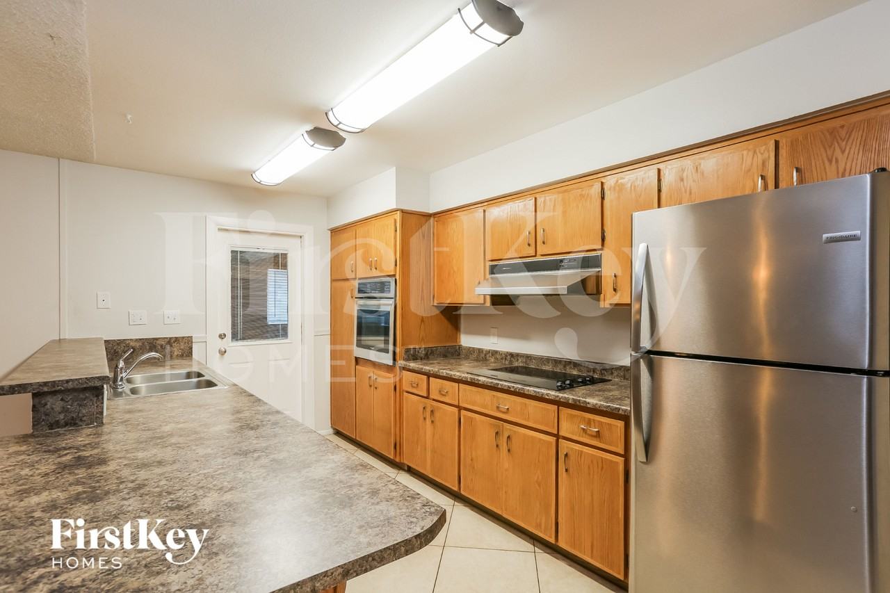 2130 E Radcliffe Dr - Photo 4 of 15