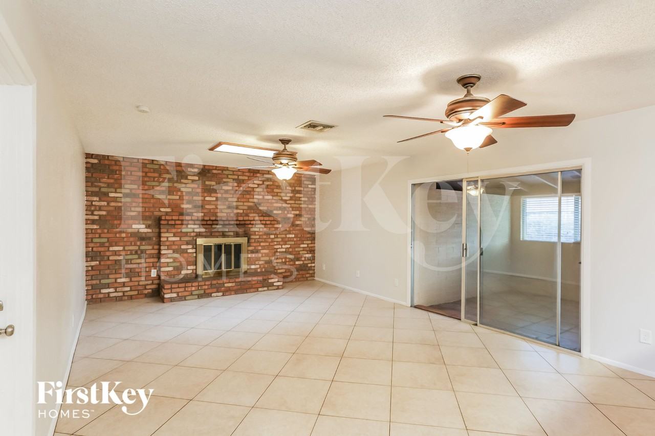 2130 E Radcliffe Dr - Photo 6 of 15