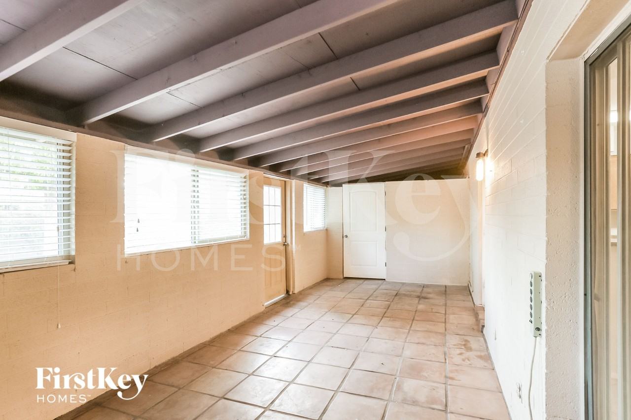 2130 E Radcliffe Dr - Photo 7 of 15