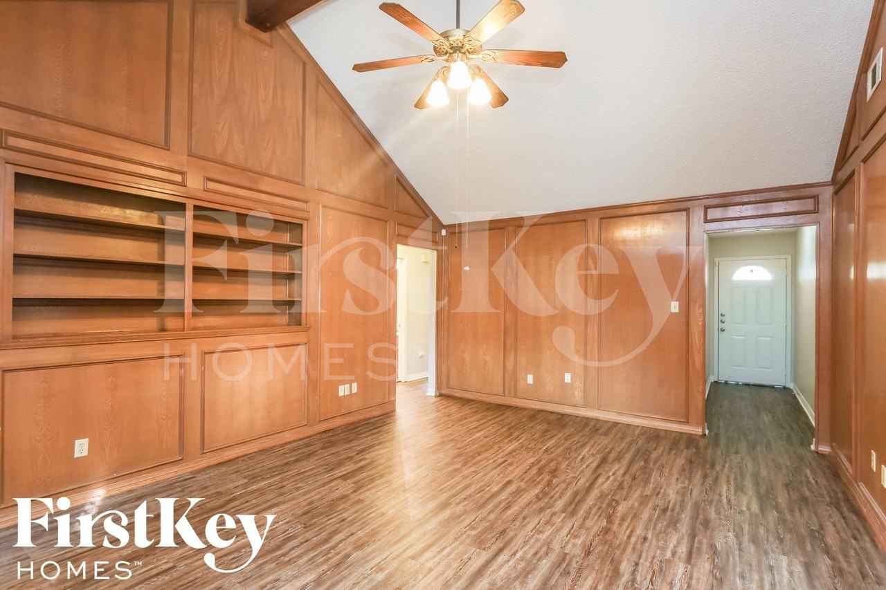 2104 Homecraft Dr - Photo 2 of 15