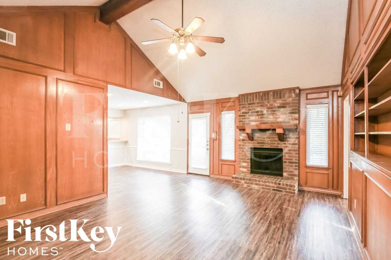 2104 Homecraft Dr - Photo 3 of 15