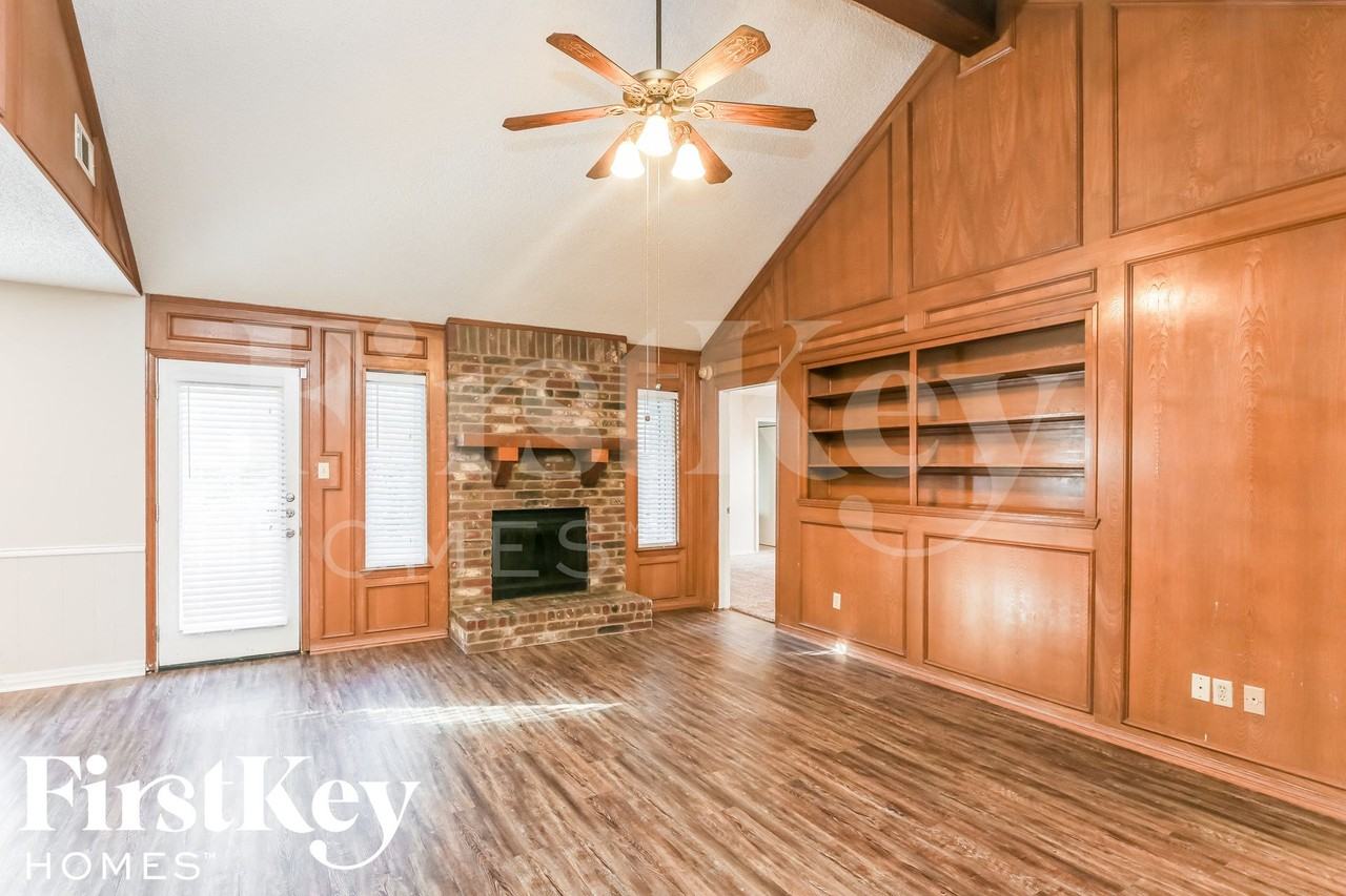 2104 Homecraft Dr - Photo 4 of 15