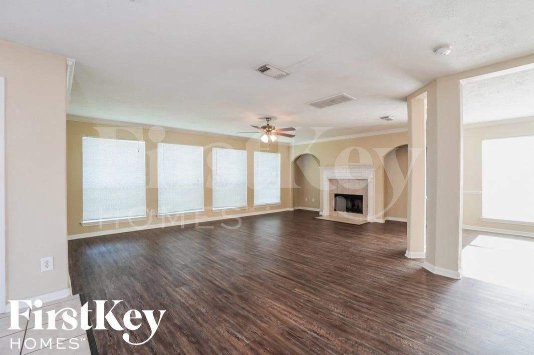 20114 Fort Stanton Dr - Photo 2 of 15