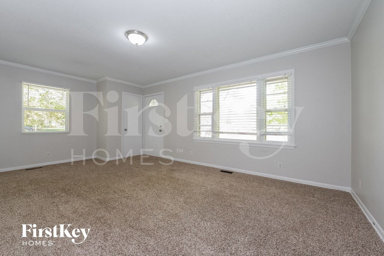 201 E Hale St - Photo 2 of 14