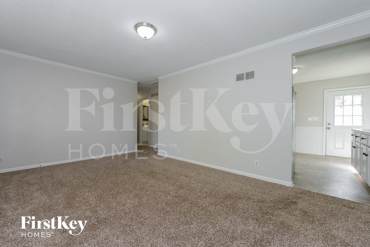 201 E Hale St - Photo 4 of 14