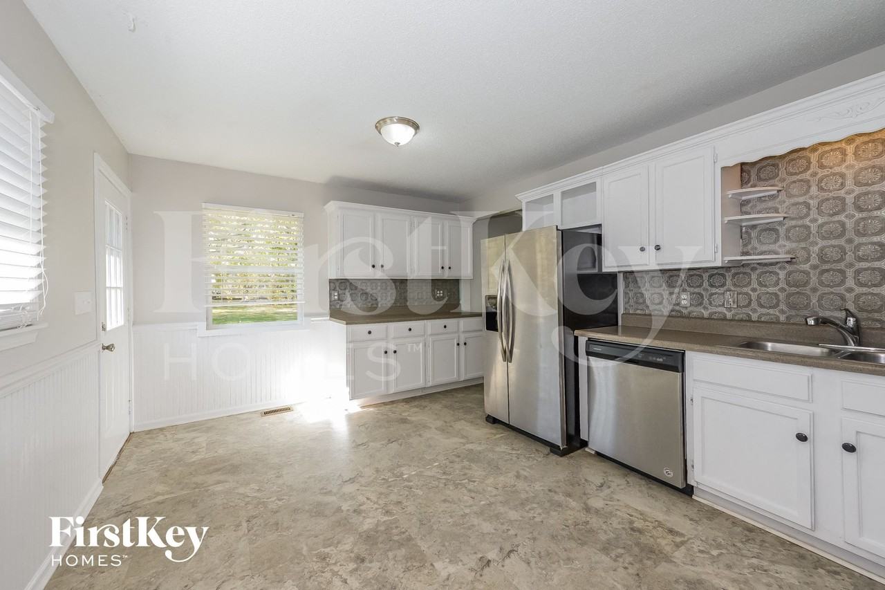 201 E Hale St - Photo 6 of 14