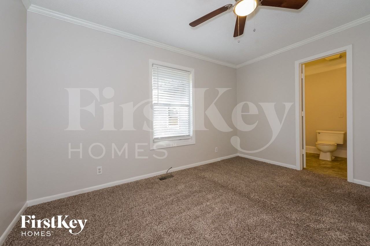 201 E Hale St - Photo 7 of 14