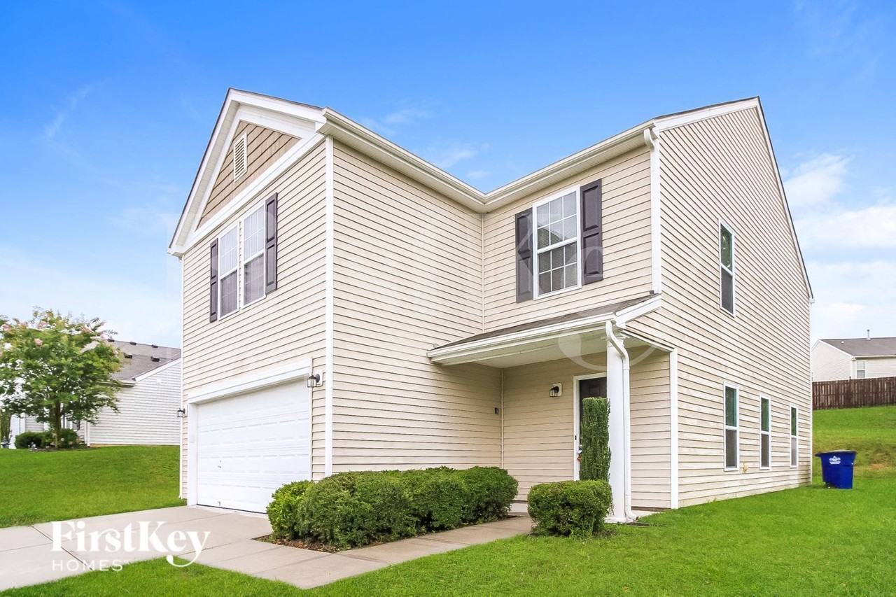 1977 Paragon Dr - Photo 2 of 15