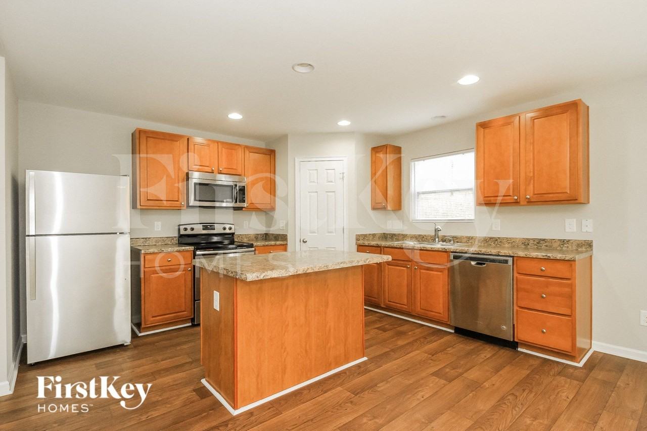 1977 Paragon Dr - Photo 5 of 15