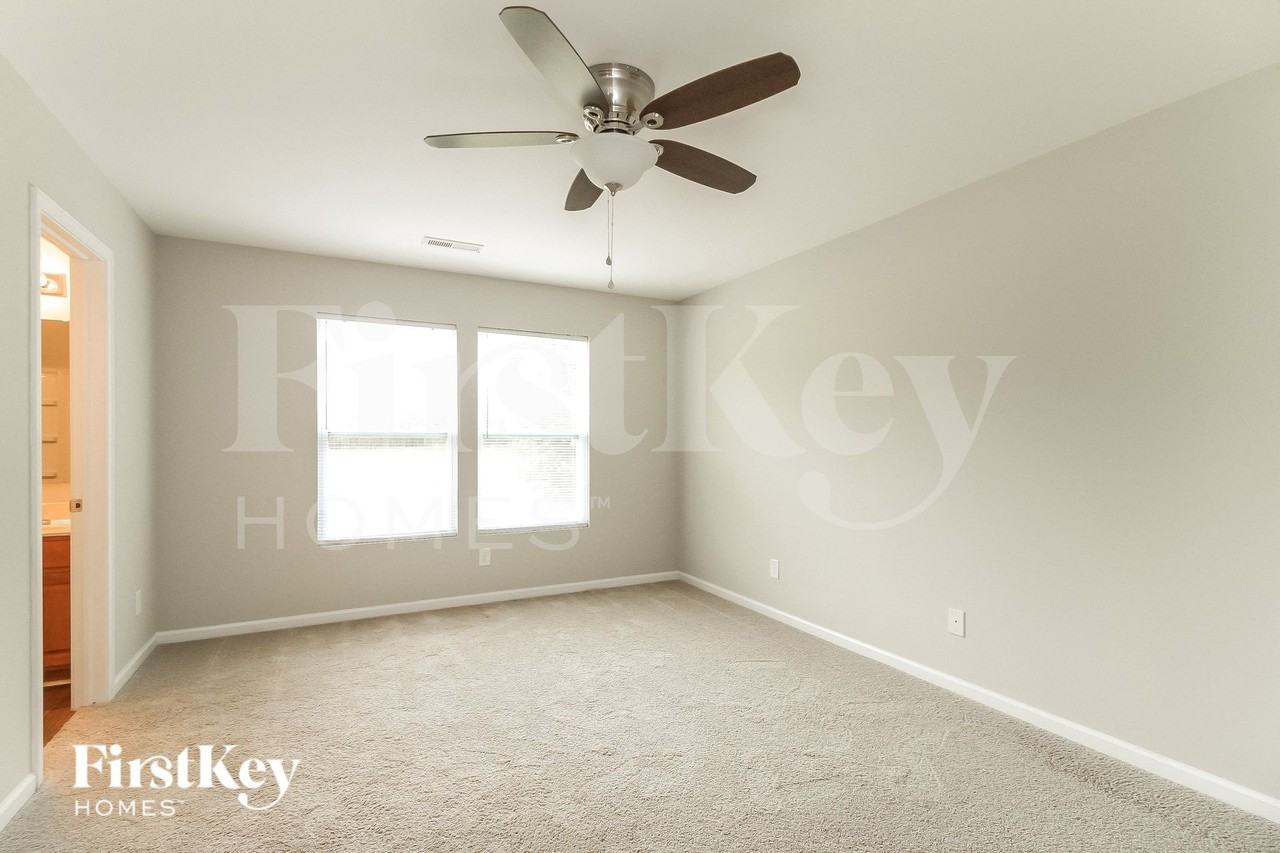 1977 Paragon Dr - Photo 6 of 15