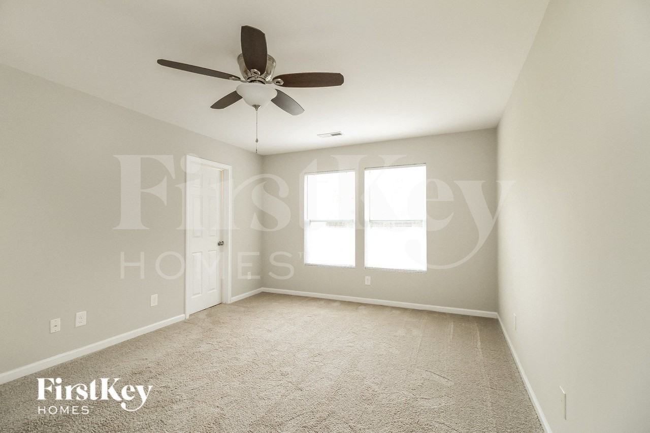 1977 Paragon Dr - Photo 7 of 15