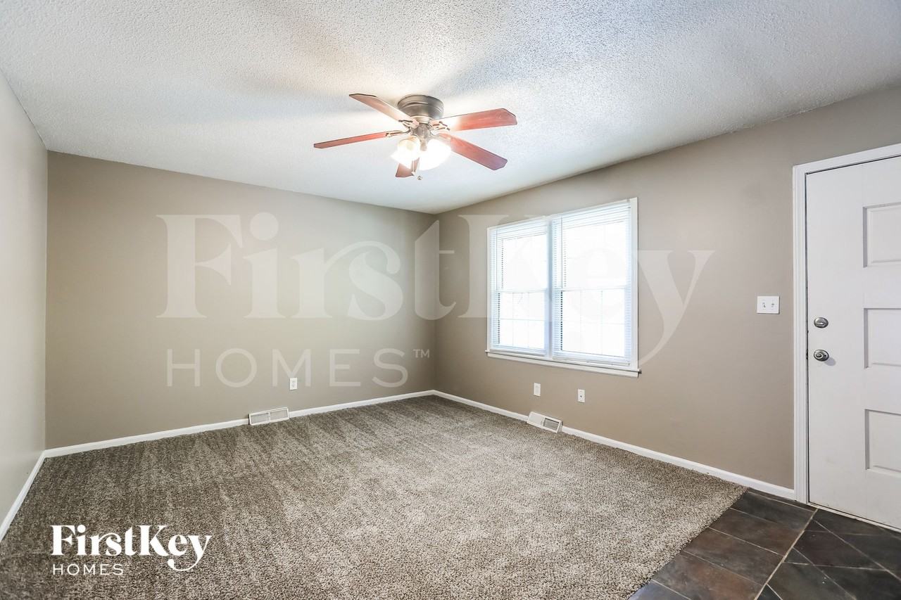 1909 Sw Keystone Dr - Photo 4 of 15