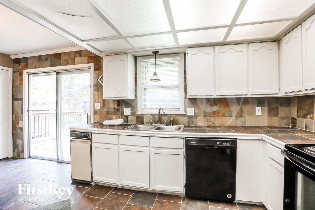 1909 Sw Keystone Dr - Photo 7 of 15