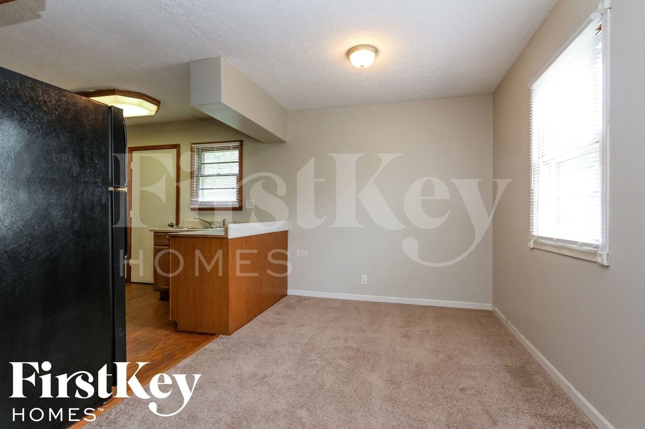 1907 Martin St - Photo 4 of 15