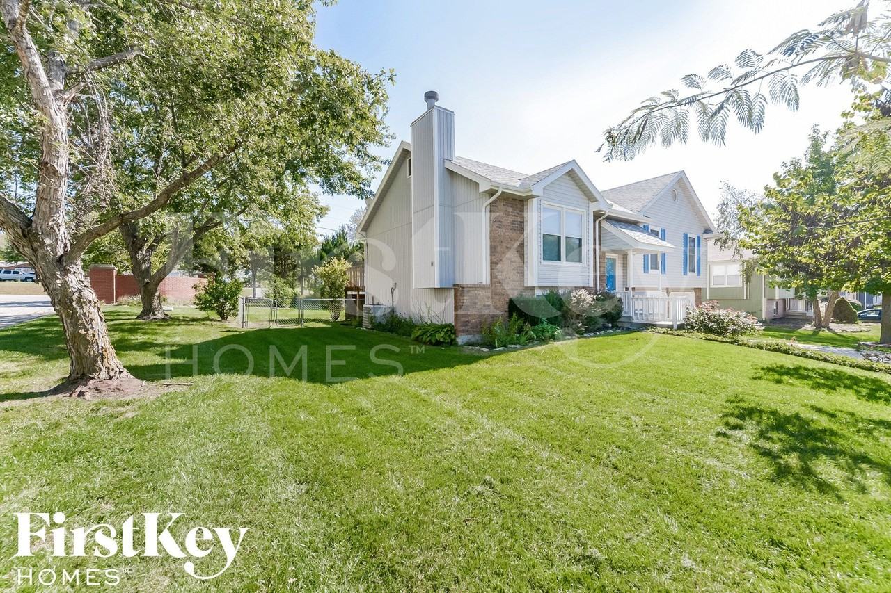 18901 S Ash St - Photo 2 of 15