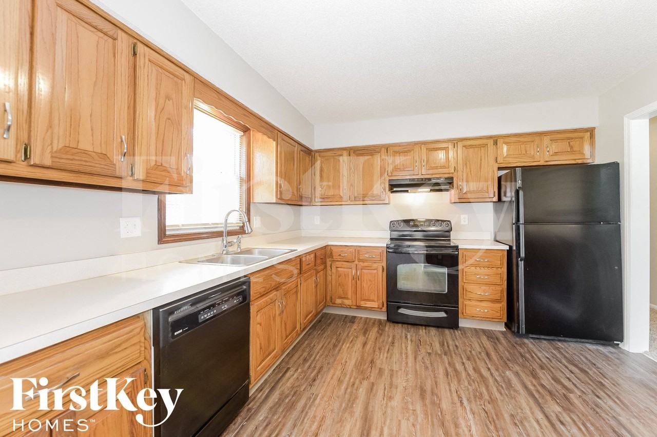 18901 S Ash St - Photo 6 of 15