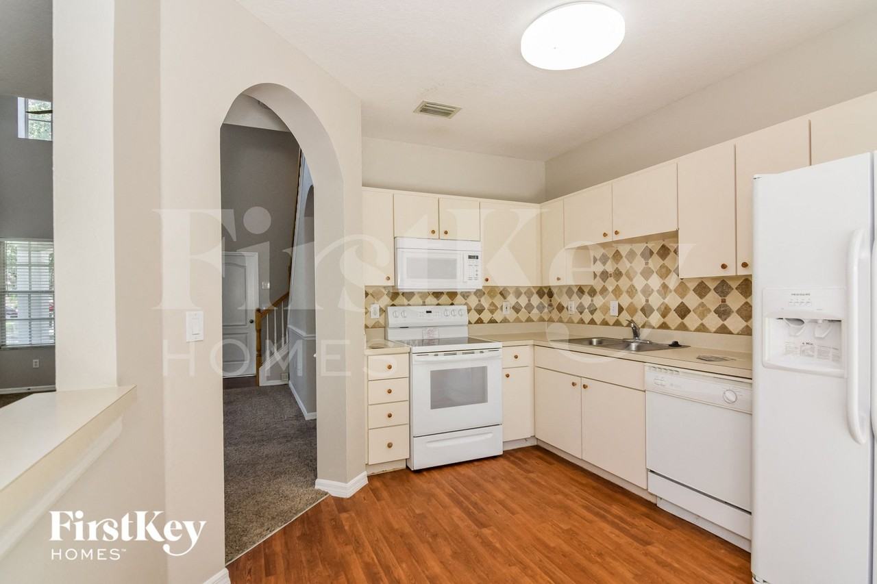 18136 Birdwater Dr - Photo 6 of 15