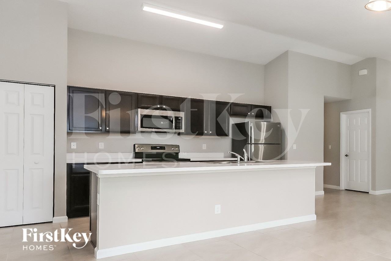 1809 Sw Cycle St - Photo 6 of 16