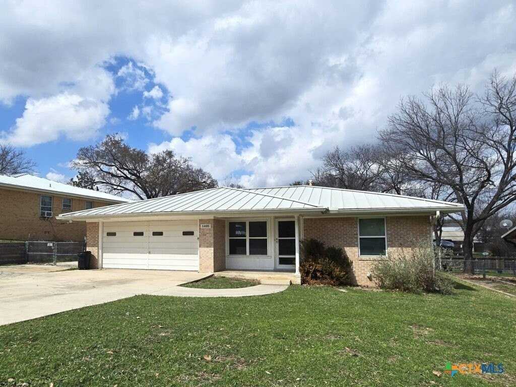 1401 W Avenue B - Photo 2 of 28