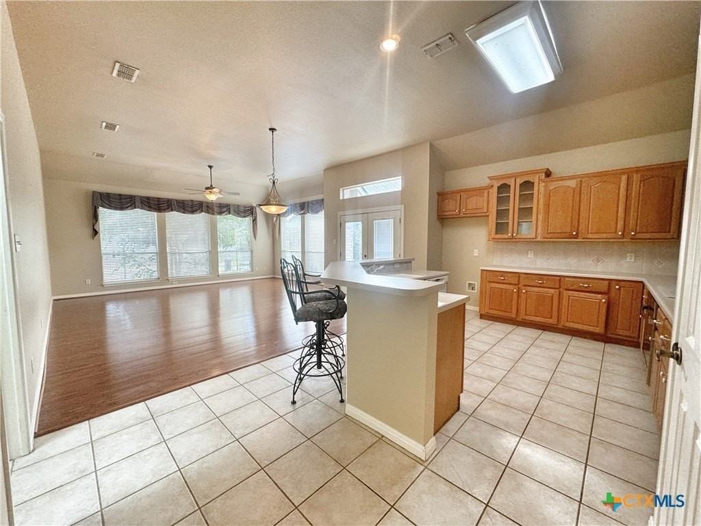 2263 Kensington Way - Photo 2 of 32