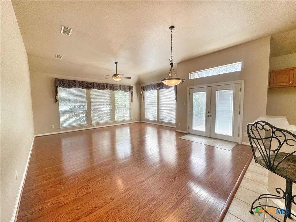 2263 Kensington Way - Photo 3 of 32