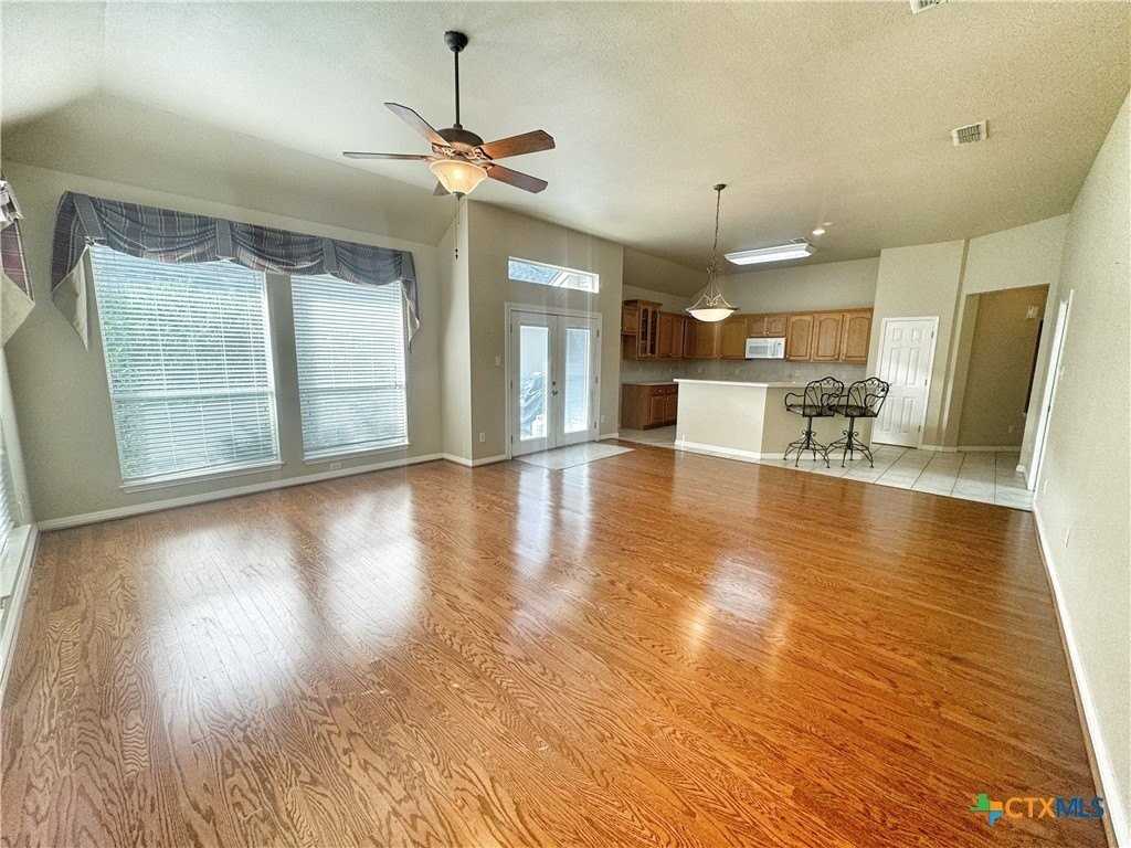 2263 Kensington Way - Photo 4 of 32