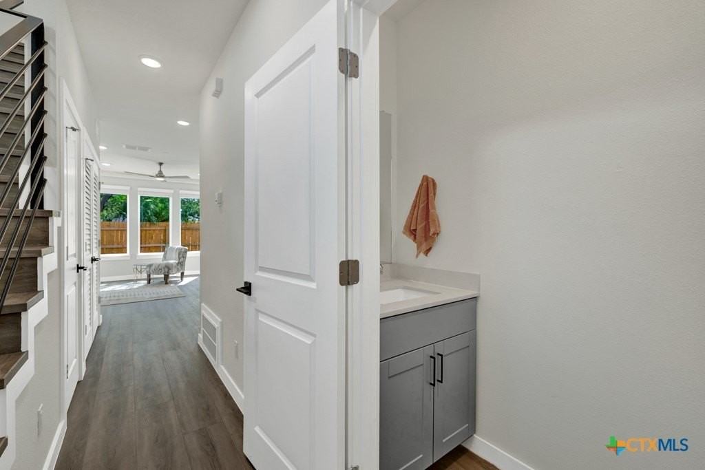 104 Creekside Trl Unit 301 - Photo 3 of 32