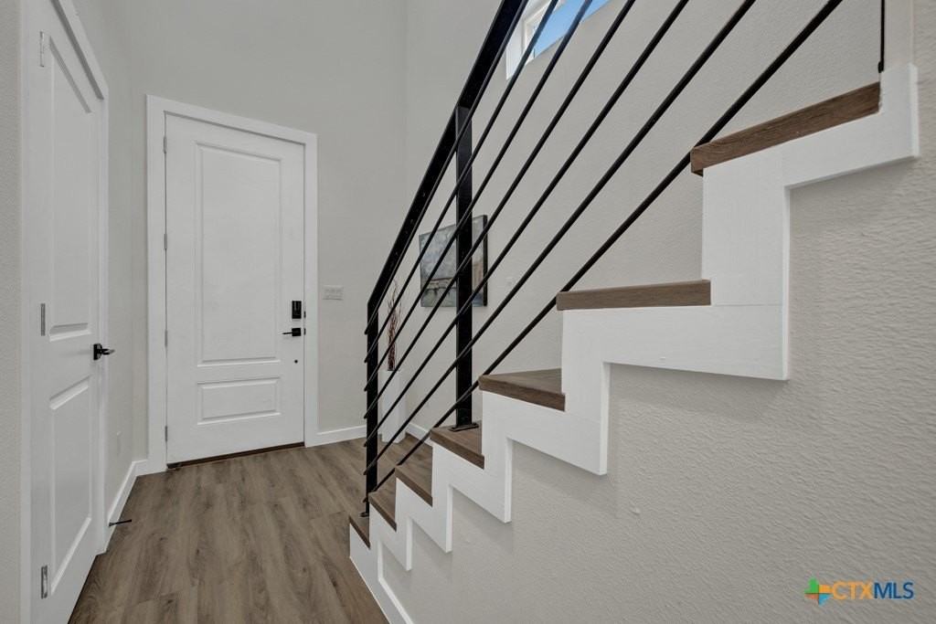 104 Creekside Trl Unit 301 - Photo 4 of 32