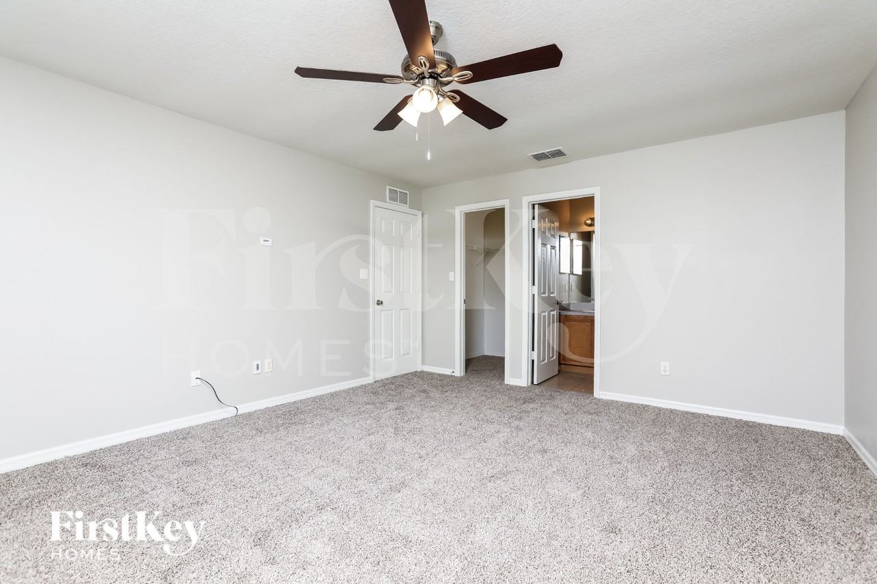 1683 Christopher St - Photo 7 of 16