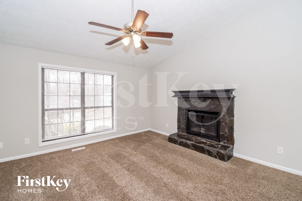 1648 Olde Oak Dr - Photo 3 of 16