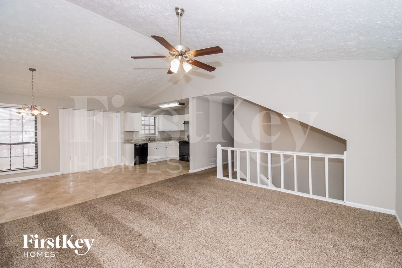 1648 Olde Oak Dr - Photo 4 of 16