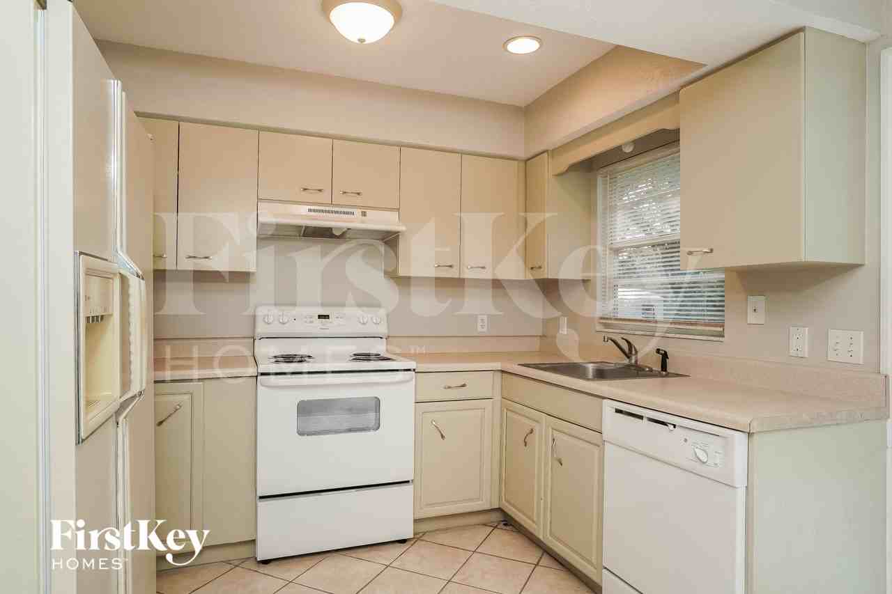 16243 Banyan Ave - Photo 7 of 15