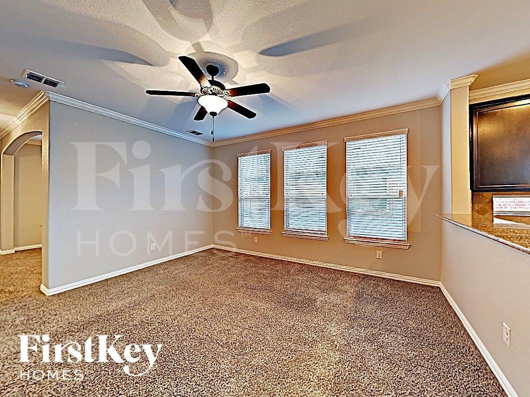 16045 Crosslake Ct - Photo 3 of 17