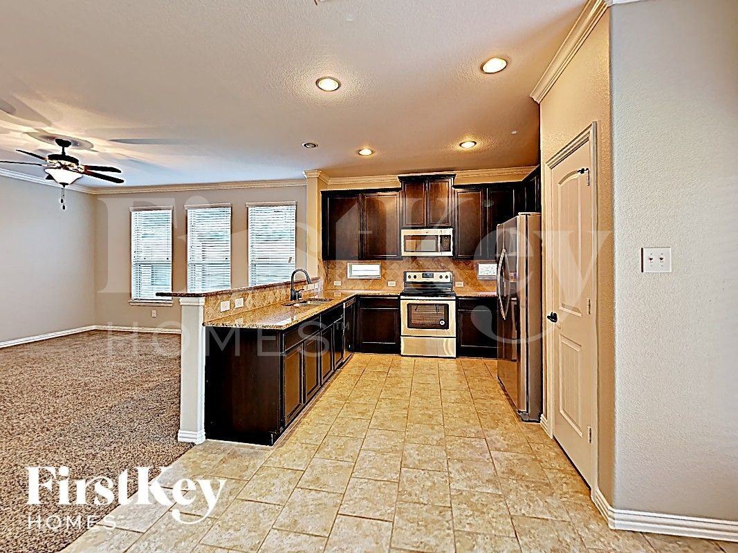 16045 Crosslake Ct - Photo 5 of 17