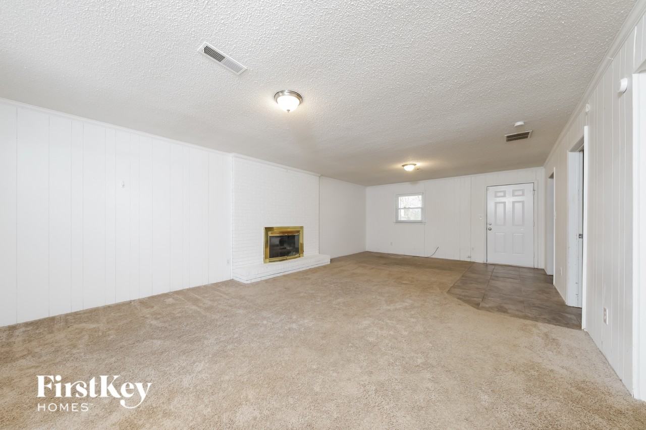 160 Rhyne Ct - Photo 2 of 15