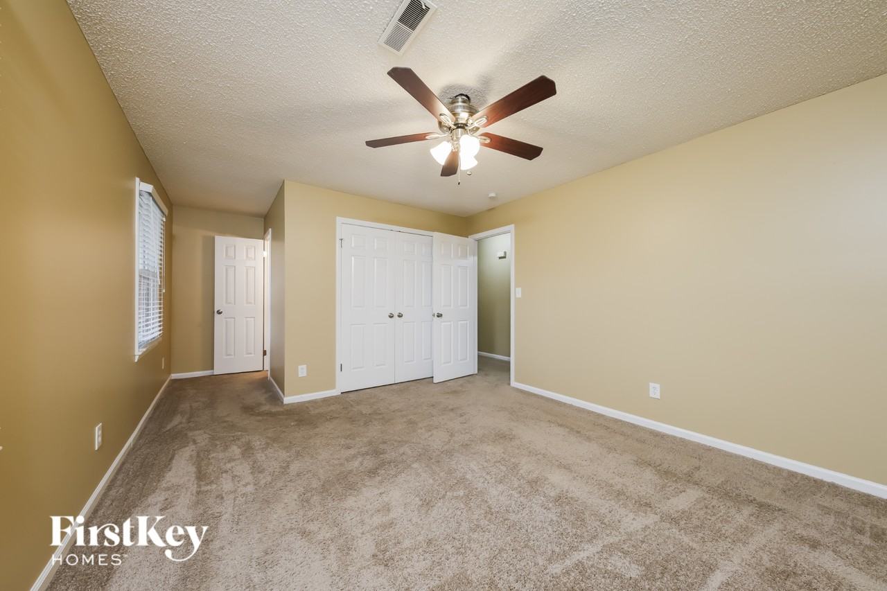 160 Rhyne Ct - Photo 4 of 15