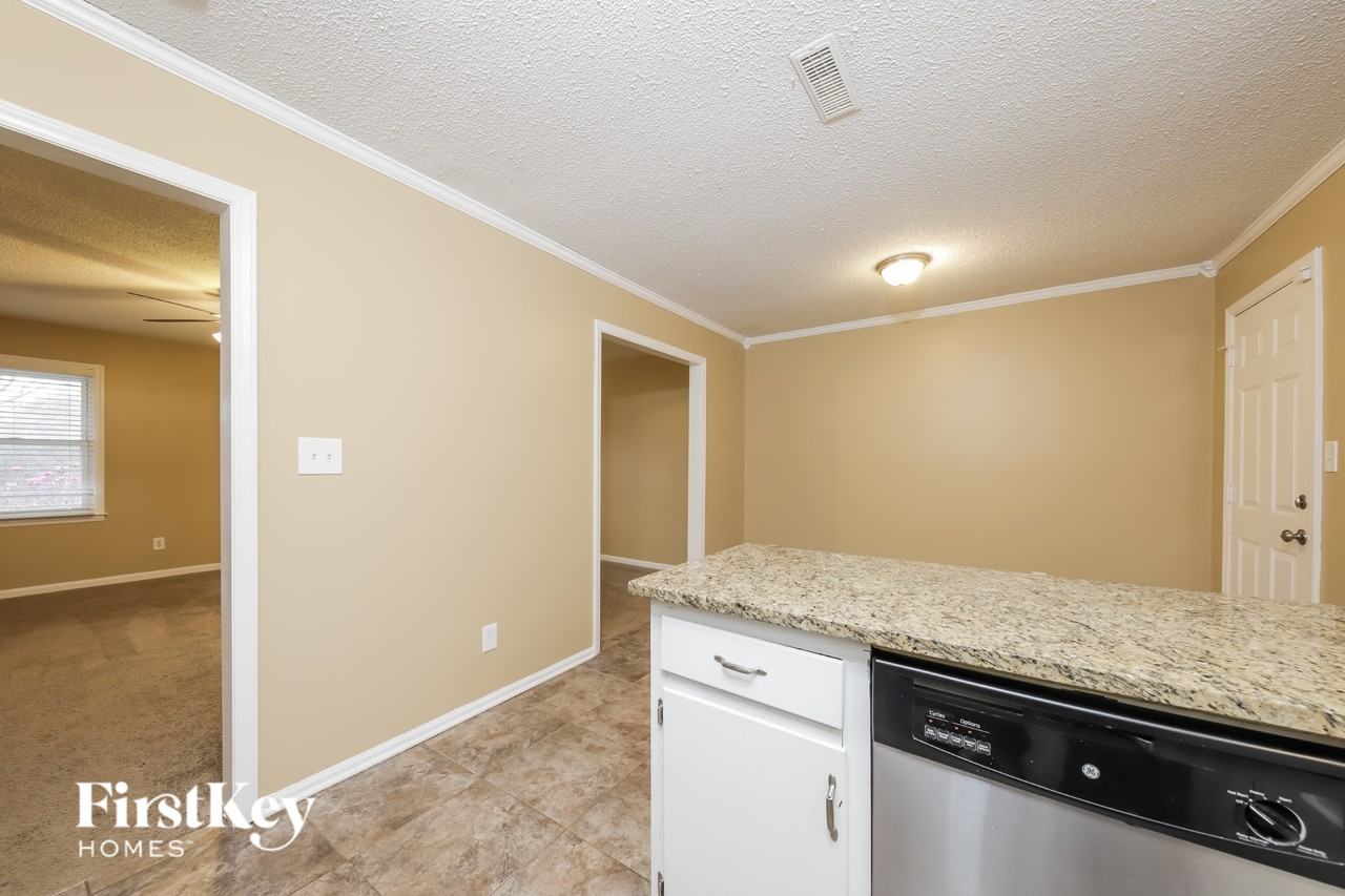 160 Rhyne Ct - Photo 6 of 15